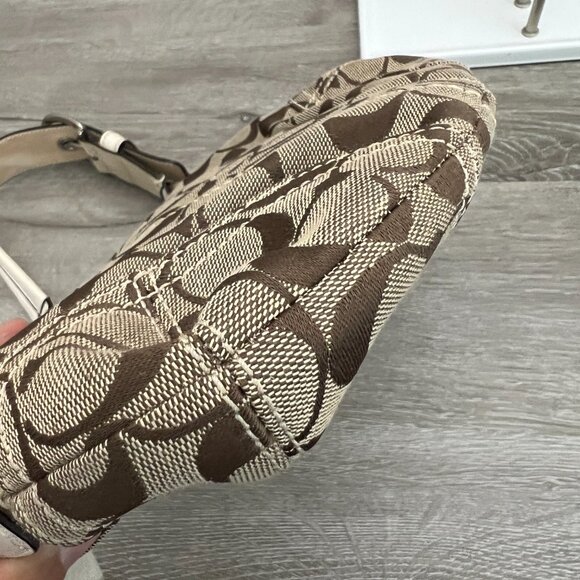 Coach Signature Brown and Cream Shoulder Bag - Picture 5 of 9